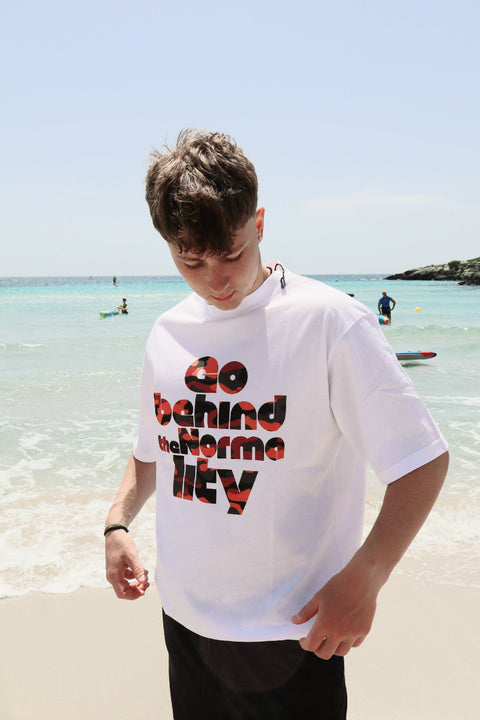 T-shirt Go behind the normality (Arancio)