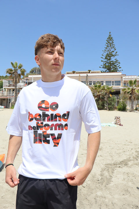 T-shirt Go behind the normality (Arancio)